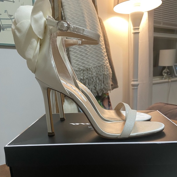 Nina Deloise White Crystal Satin Dress Sandal - Size 8.5 NWB - Picture 5 of 10